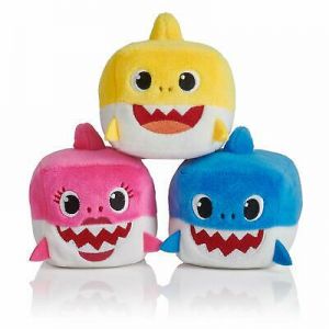 מאמאדו - כל מה שאמא צריכה בובות פרווה  WowWee Pinkfong Cube Shark Official Doll Plush English Song