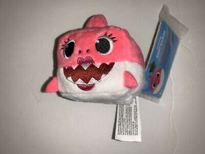 מאמאדו - כל מה שאמא צריכה בובות פרווה  WowWee Pinkfong Cube Shark Official Doll Plush English Song  Mommy Shark